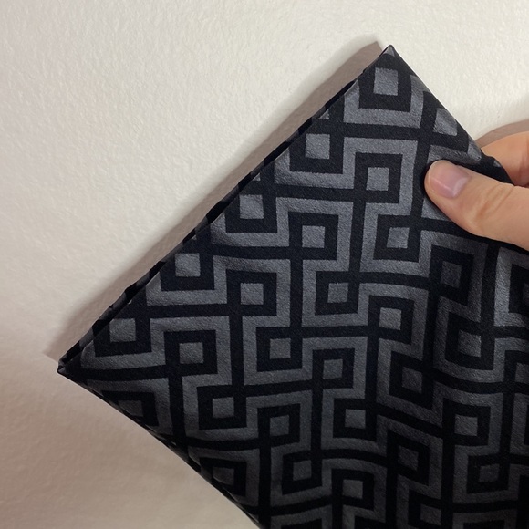 Krazy Larry black black and grey geo print pull on smooth ankle pants size 8 - Picture 7 of 8